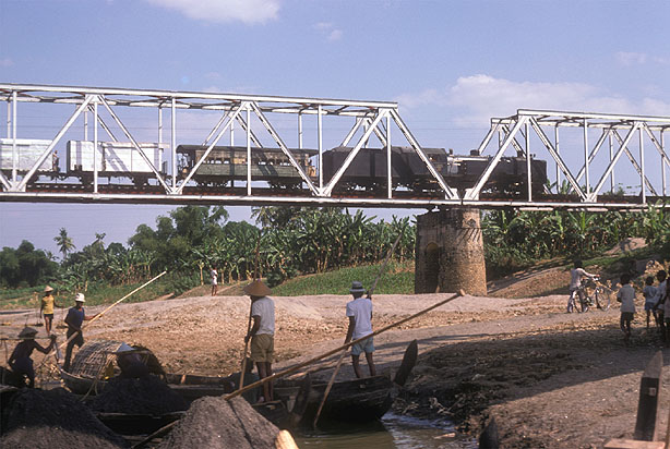 Pleng Train Bridge Java Java