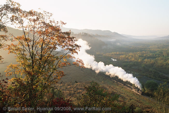 Golden narrow gauge autumn in Huanan